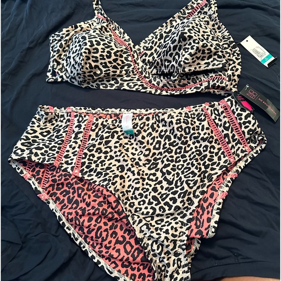 Plus size 1x leopard high waist bikin.  Hot pink trim, adjustable straps cheeky - Picture 1 of 3
